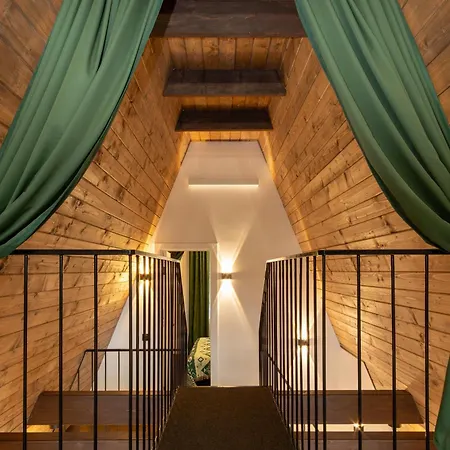 Freeman-4 весь триповерховий для 10гостей Villa Bukovel