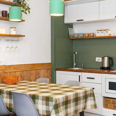 Freeman-4 весь триповерховий для 10гостей Villa Bukovel