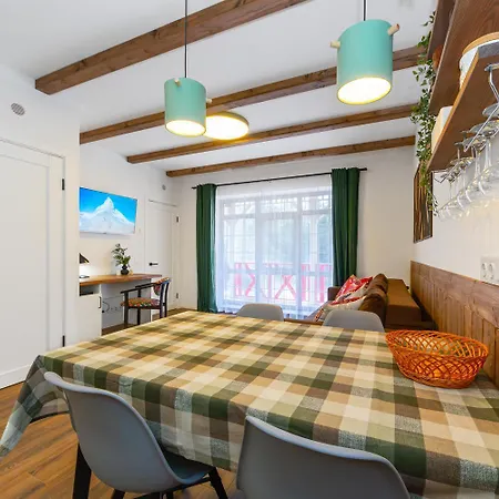 Freeman-4 весь триповерховий для 10гостей Villa Bukovel